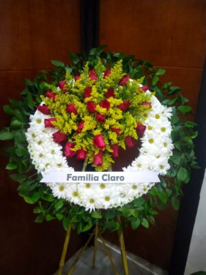 Corona rosas rojas y margaritas R05