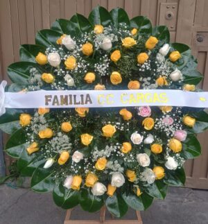 Corona GRANDE de rosas y flores blancas ( Margaritas, pompones o chirosas) R38