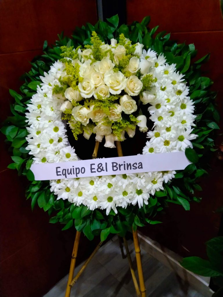 Corona rosas y margaritas R04