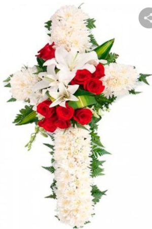 Cruz en flores blancas, rosas y lirios R19