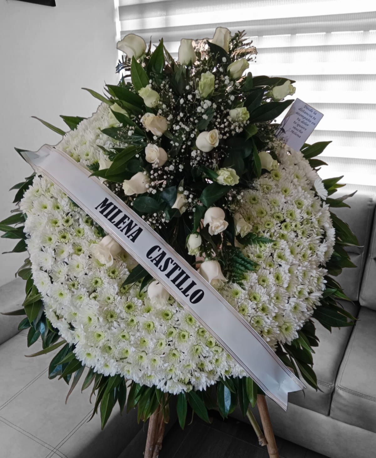 Corona de pompones rosas R23